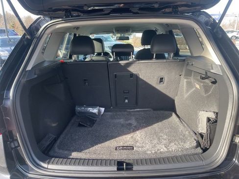 Certified 2022 Volkswagen Taos SE image 9