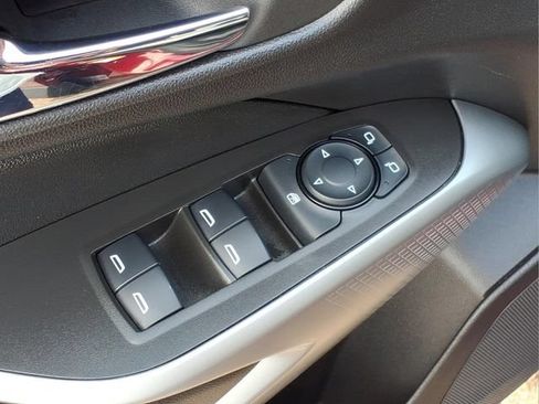 Used 2024 Chevrolet Trax LS w/ LS Convenience Package FWD image 16