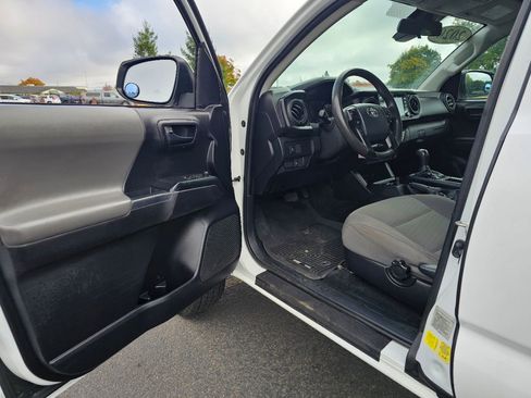 Used 2020 Toyota Tacoma SR image 27