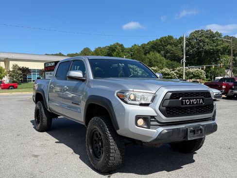 Used 2016 Toyota Tacoma TRD Off-Road w/ Towing Package AWD/4WD image 5