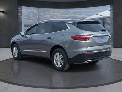 Used 2018 Buick Enclave Essence w/ Trailering Package image 4