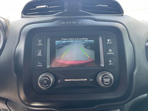Used 2016 Jeep Renegade Latitude w/ Popular Equipment Group AWD/4WD image 6