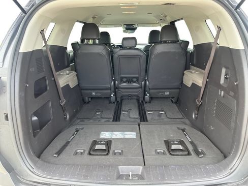 Used 2025 Kia Carnival FWD image 29