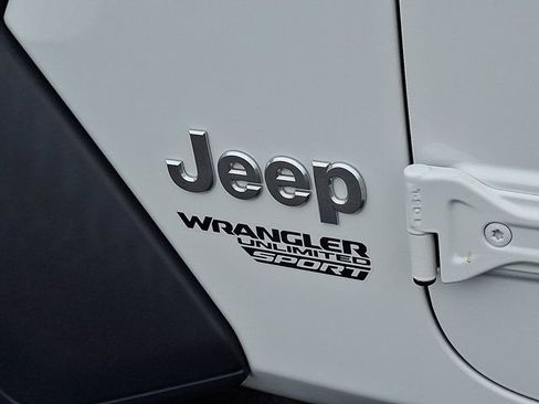 Used 2018 Jeep Wrangler Unlimited Sport S AWD/4WD image 34