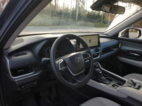 Certified 2025 Toyota Grand Highlander FWD image 18