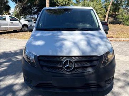 Used 2021 Mercedes-Benz Metris image 3