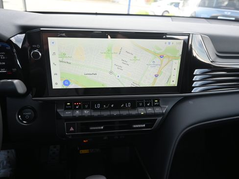 Used 2026 Toyota Camry Hybrid image 35