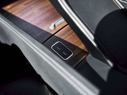 Used 2025 Mercedes-Benz Maybach GLS 600 4MATIC image 58