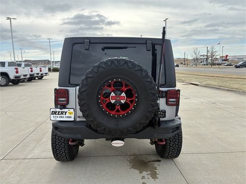 Used 2016 Jeep Wrangler Unlimited Rubicon image 11