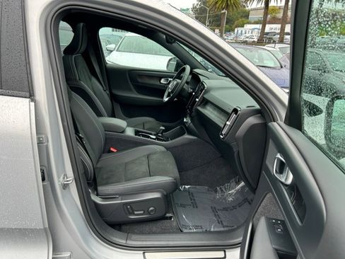 Used 2023 Volvo XC40 Recharge Plus image 39