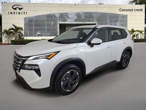 Used 2024 Nissan Rogue SV FWD image 2