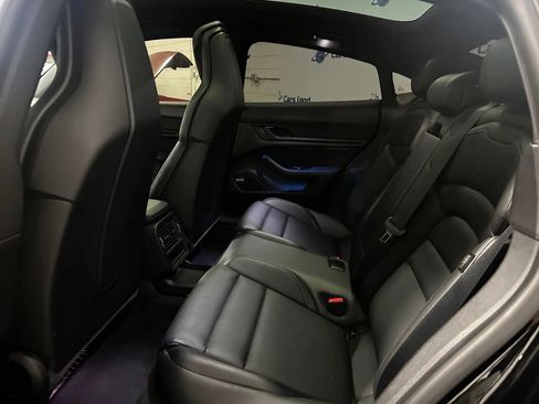 Used 2021 Porsche Taycan image 14