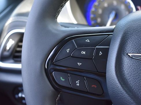 Certified 2025 Chrysler Pacifica Limited FWD image 14