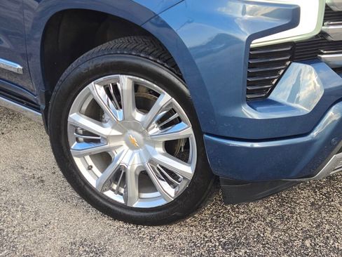 Used 2024 Chevrolet Silverado 1500 High Country AWD/4WD image 3