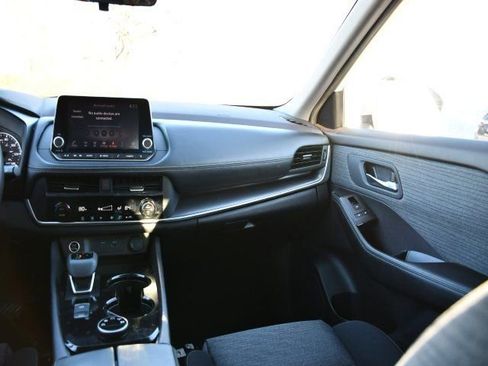 Used 2023 Nissan Rogue SV image 18