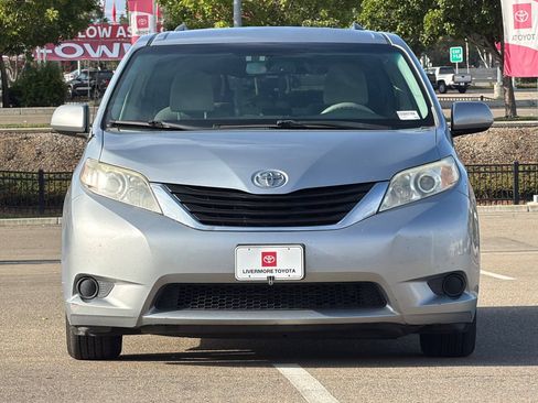 Used 2014 Toyota Sienna LE FWD image 9