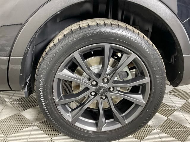 Used 2017 Ford Explorer XLT w/ Equipment Group 202A AWD/4WD image 9