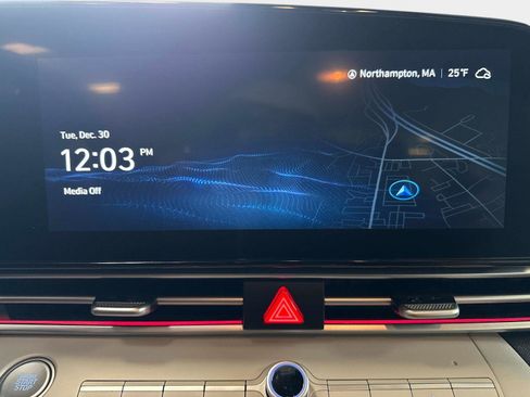 Used 2023 Hyundai Elantra Limited image 24