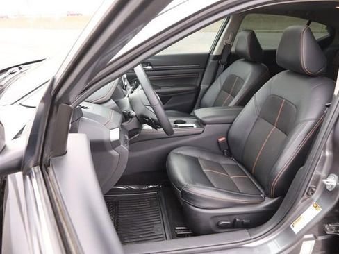 Used 2022 Nissan Altima 2.5 SR w/ Midnight Edition Package image 9