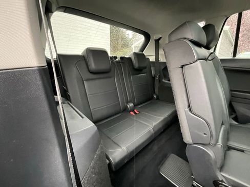 Used 2020 Volkswagen Tiguan SE w/ Panoramic Sunroof Package image 16