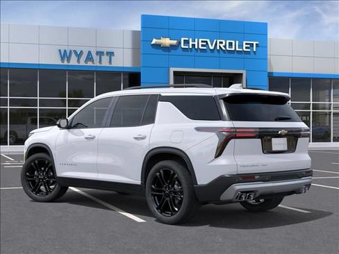 New 2026 Chevrolet Traverse LT w/ Driver Confidence Package AWD/4WD image 3