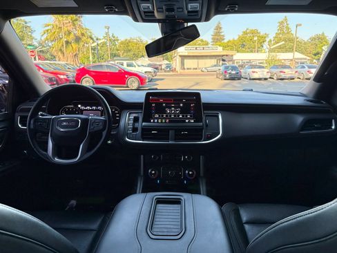 Used 2021 GMC Yukon XL SLT w/ SLT Luxury Plus Package AWD/4WD image 29