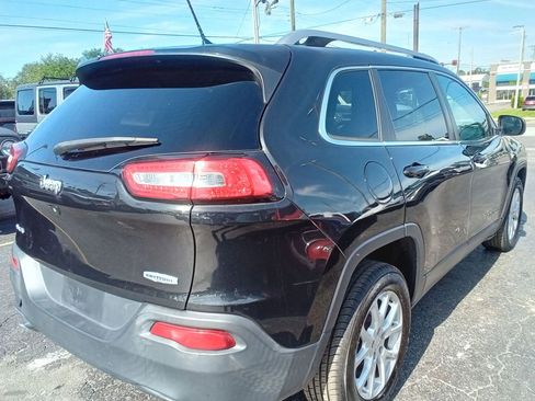 Used 2015 Jeep Cherokee Latitude AWD/4WD image 5