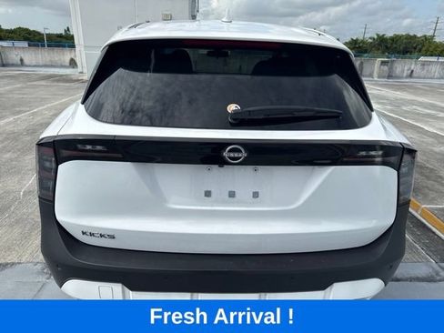 Used 2025 Nissan Kicks SV FWD image 16
