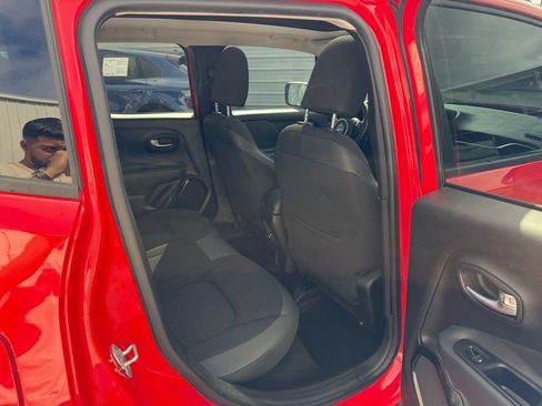 Used 2018 Jeep Renegade Altitude image 29