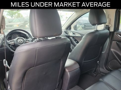 Used 2018 MAZDA MAZDA3 Touring FWD image 12