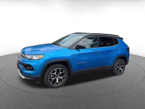 Used 2025 Jeep Compass Limited AWD/4WD image 9