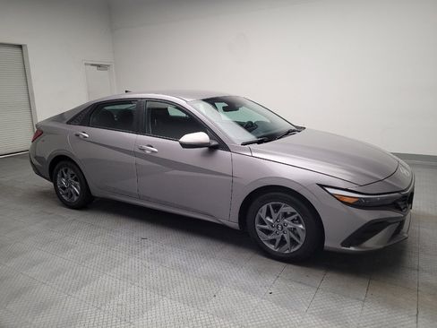 Used 2024 Hyundai Elantra Blue FWD image 11