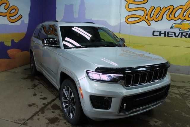 Used 2021 Jeep Grand Cherokee L Overland w/ Advanced Protech Group III AWD/4WD image 3