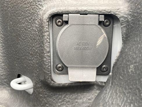 Used 2024 Chevrolet Silverado 1500 LT image 32