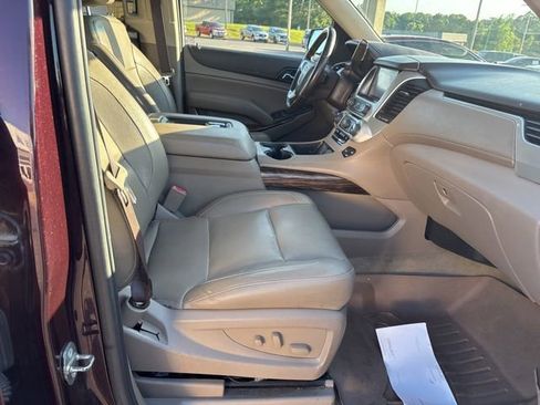 Used 2017 GMC Yukon XL SLT w/ Open Road Package AWD/4WD image 17