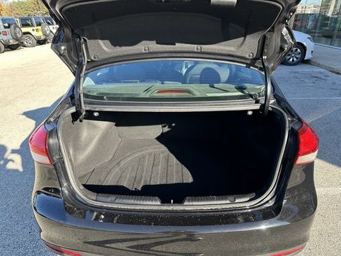 Used 2017 Kia Forte S image 10