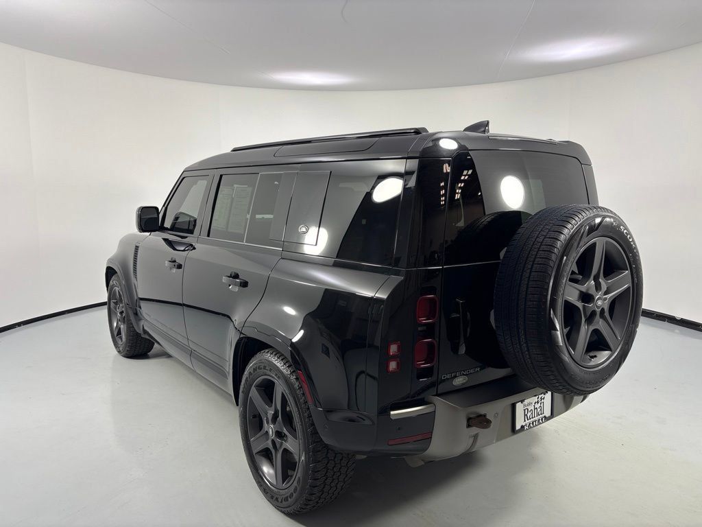 Used 2024 Land Rover Defender 110 X-Dynamic SE AWD/4WD image 5