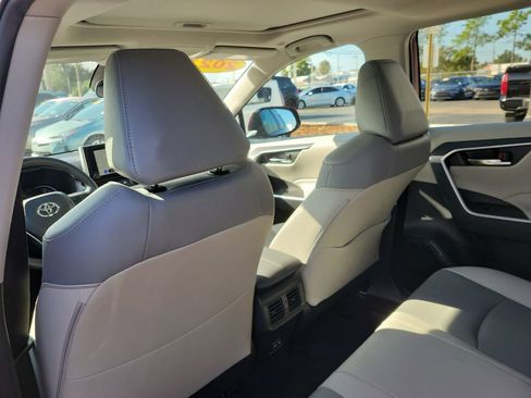 Used 2023 Toyota RAV4 XLE Premium image 10