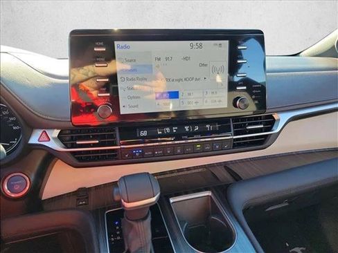 Used 2024 Toyota Sienna Platinum image 22