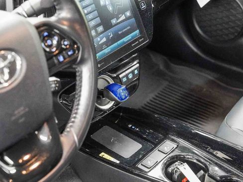 Used 2021 Toyota Prius Prime XLE FWD image 23