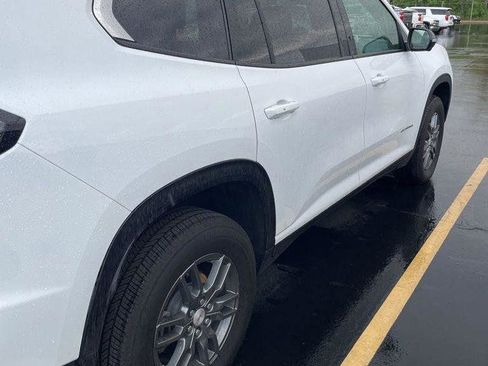 Used 2025 GMC Acadia Elevation AWD/4WD image 3