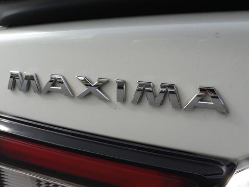 Used 2019 Nissan Maxima SR w/ Premium Package image 12