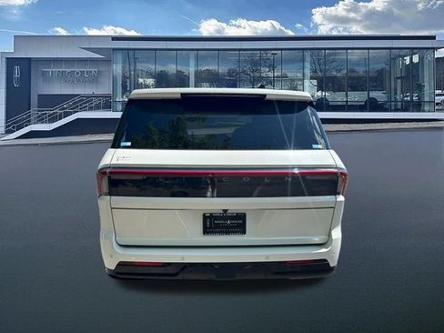 New 2027 Lincoln Navigator Reserve AWD/4WD image 7