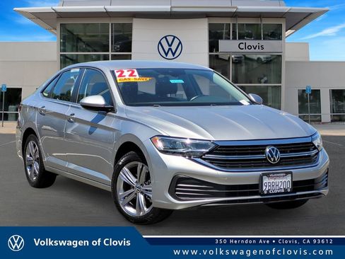 Used 2022 Volkswagen Jetta SE FWD image 1