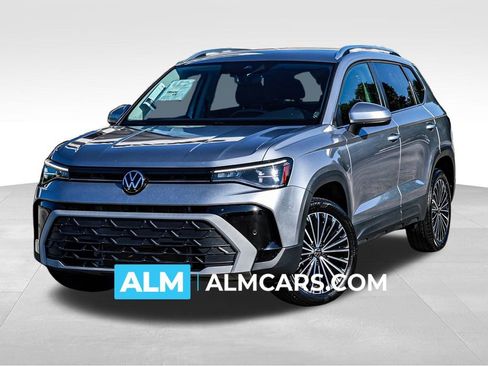 Used 2025 Volkswagen Taos SE FWD image 1