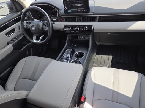 Certified 2025 Honda Pilot Touring image 28