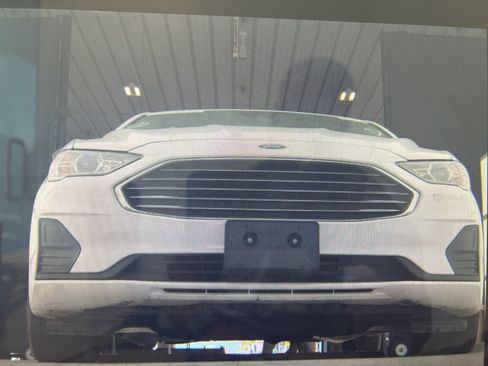 Used 2019 Ford Fusion SE image 9
