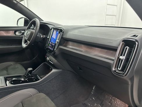 Used 2022 Volvo C40 P8 Recharge Ultimate AWD/4WD image 24