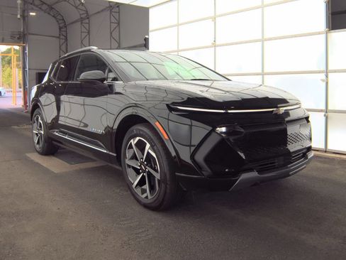 Used 2025 Chevrolet Equinox EV LT w/ Convenience Package FWD image 2