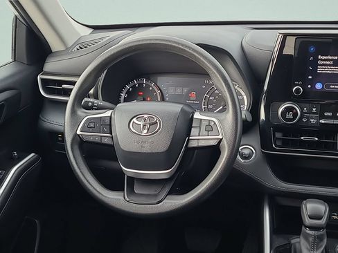 Used 2023 Toyota Highlander L FWD image 12